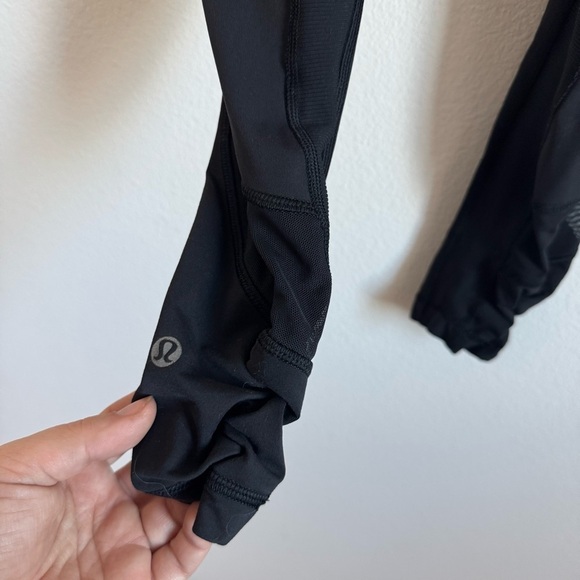 Lululemon Seek The Heat Crop in Black Size: 2 - Picture 10 of 13